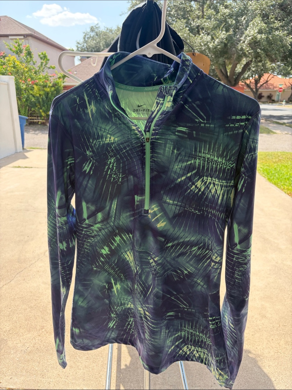 Nike Pro Dri-Fit Women’s 1/4 zip athletic pullover PreOwned Laundered Size Large